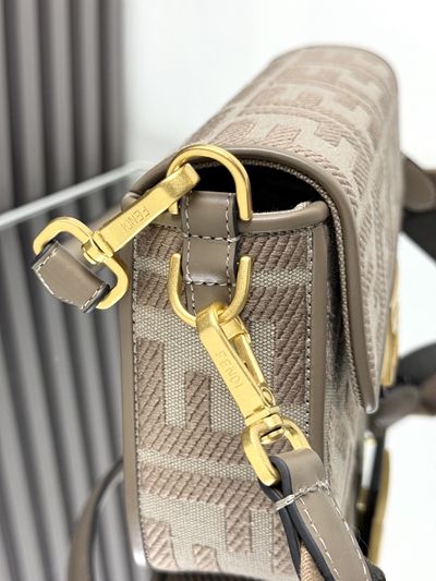 フェンディバッグ細部ディテール